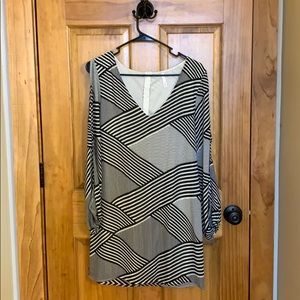 Small split sleeve dress